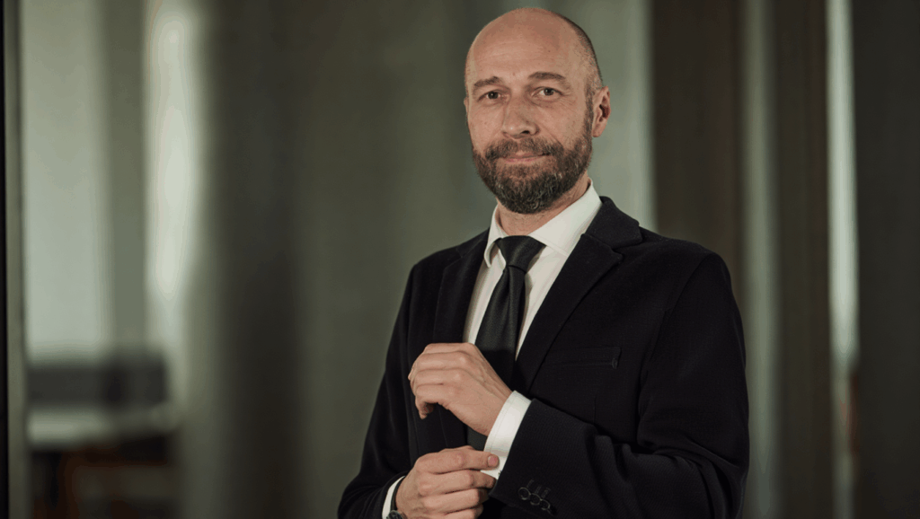 Финансовый стратег и траблшутер Сергей Хмелинин, Антикризисный CEO Сергей Хмелинин